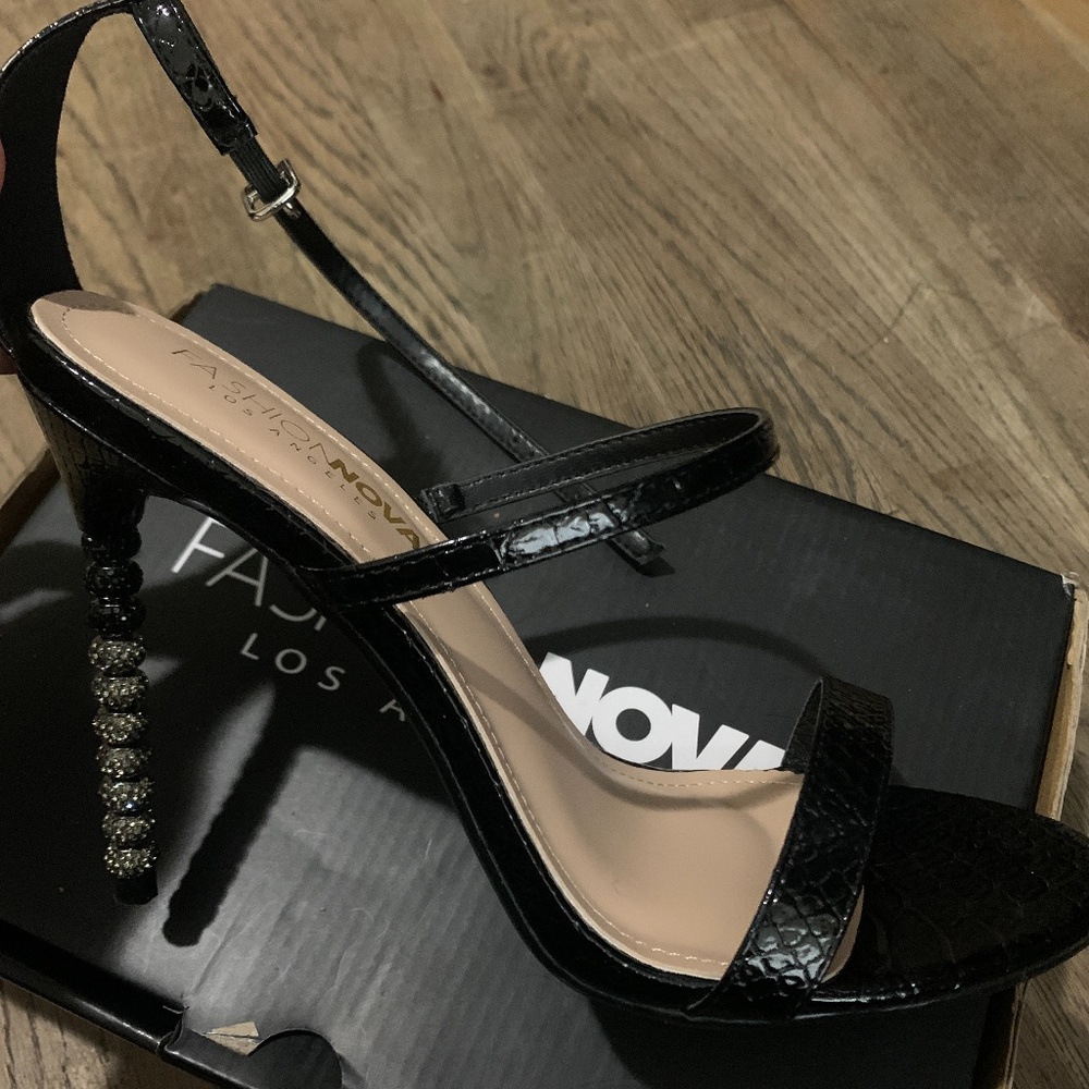 Black fashion nova heels